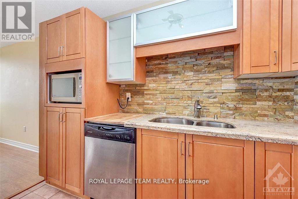 644 - 515 St Laurent Boulevard, Ottawa, ON - Indoor Photo Showing Kitchen With Double Sink