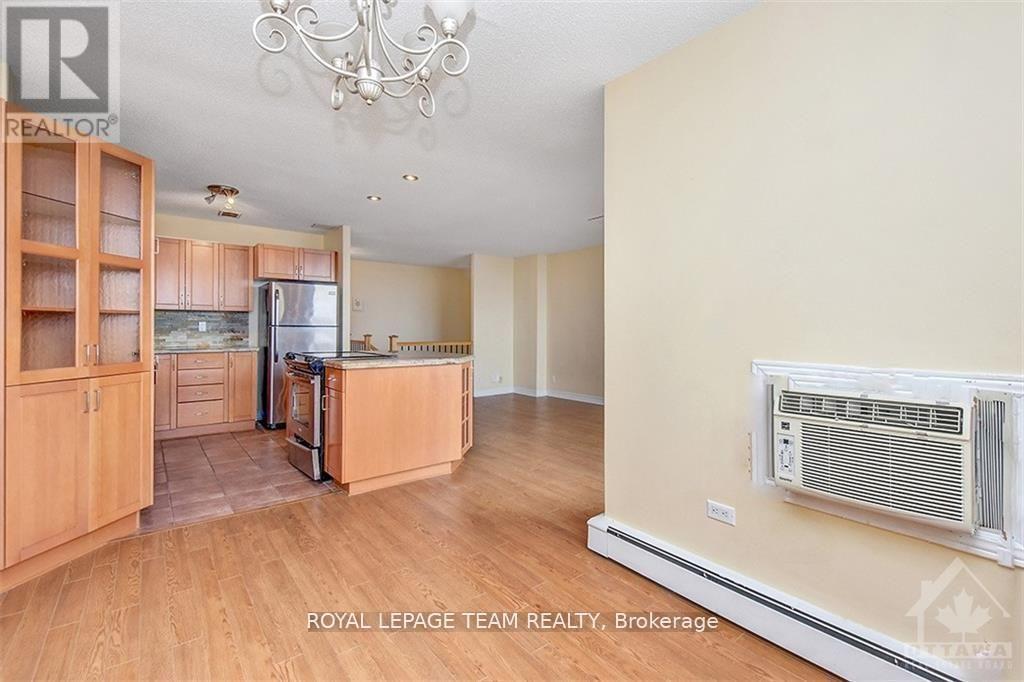 644 - 515 St Laurent Boulevard, Ottawa, ON - Indoor Photo Showing Kitchen