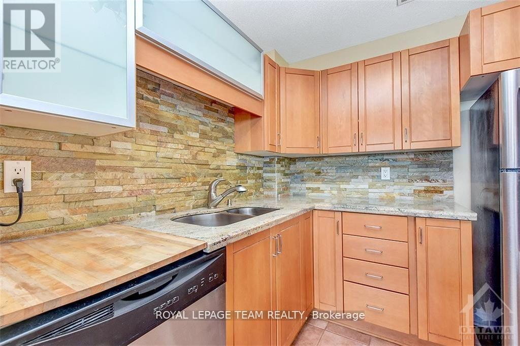 644 - 515 St Laurent Boulevard, Ottawa, ON - Indoor Photo Showing Kitchen With Double Sink
