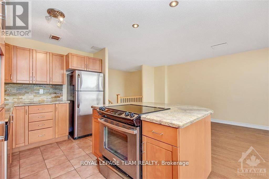 644 - 515 St Laurent Boulevard, Ottawa, ON - Indoor Photo Showing Kitchen