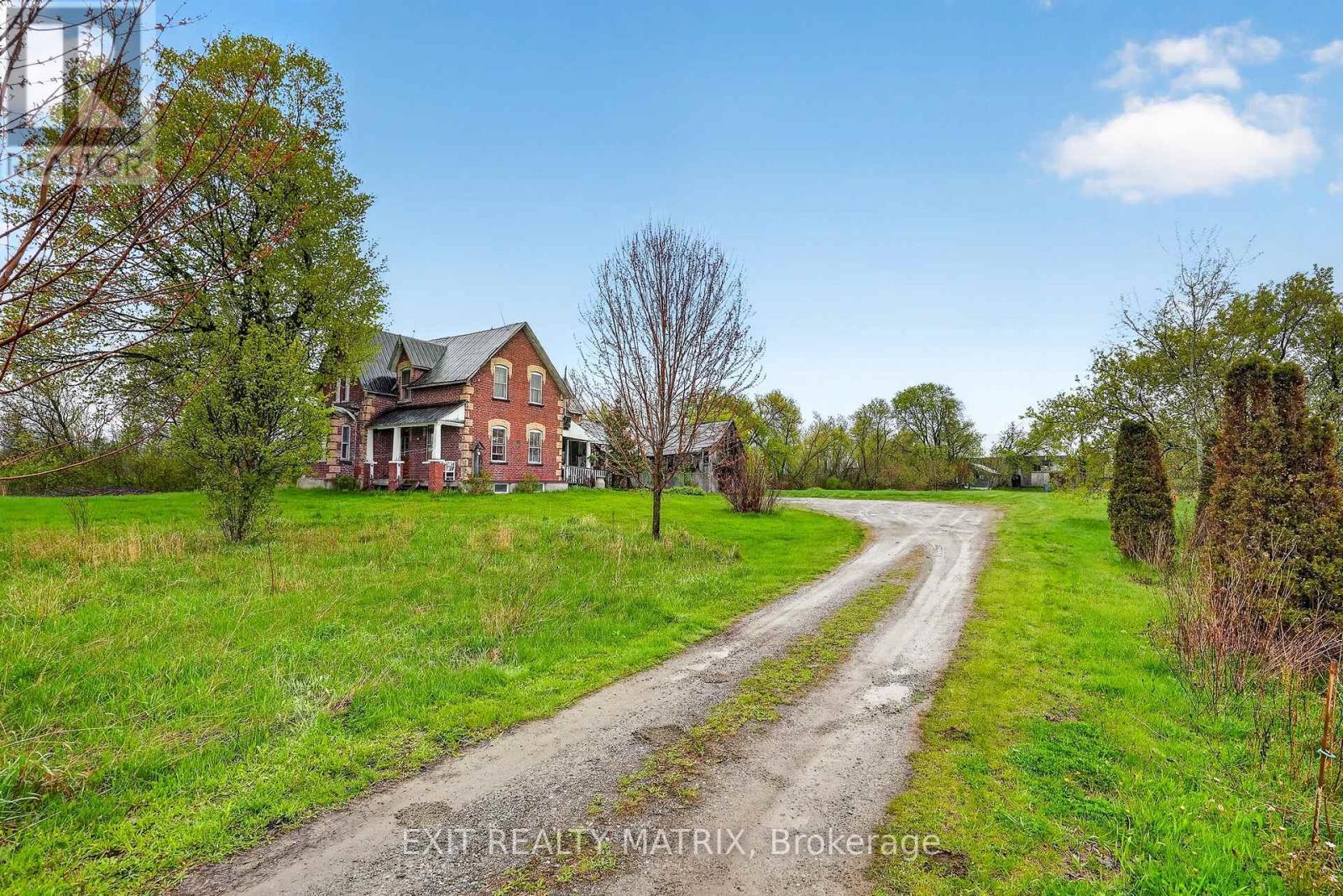 Set back from the road w/ a large berm for privacy - 7499 Bank Street, Ottawa, ON