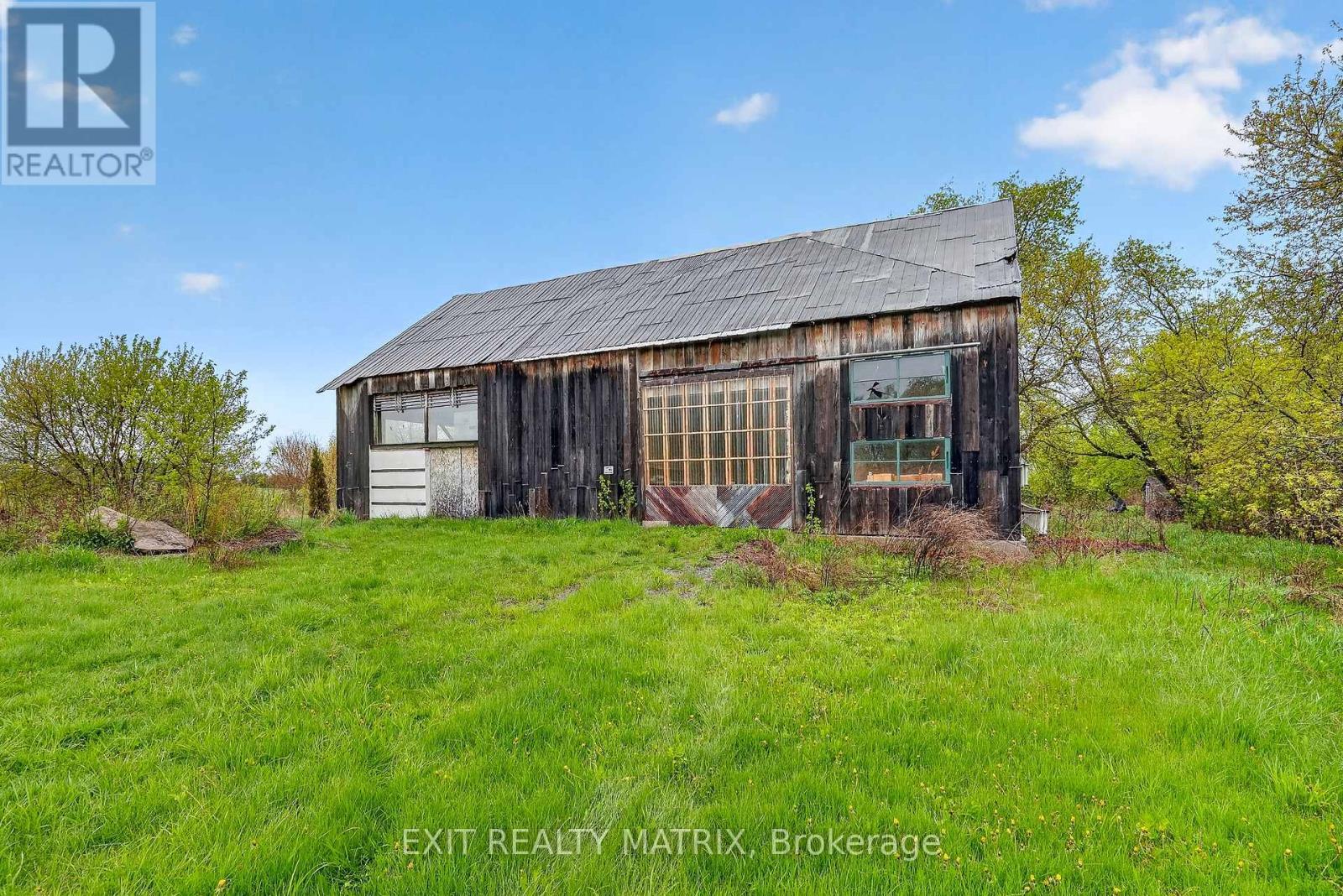 Barn w/ loft storage, workshop, separate lane, etc - 7499 Bank Street, Ottawa, ON