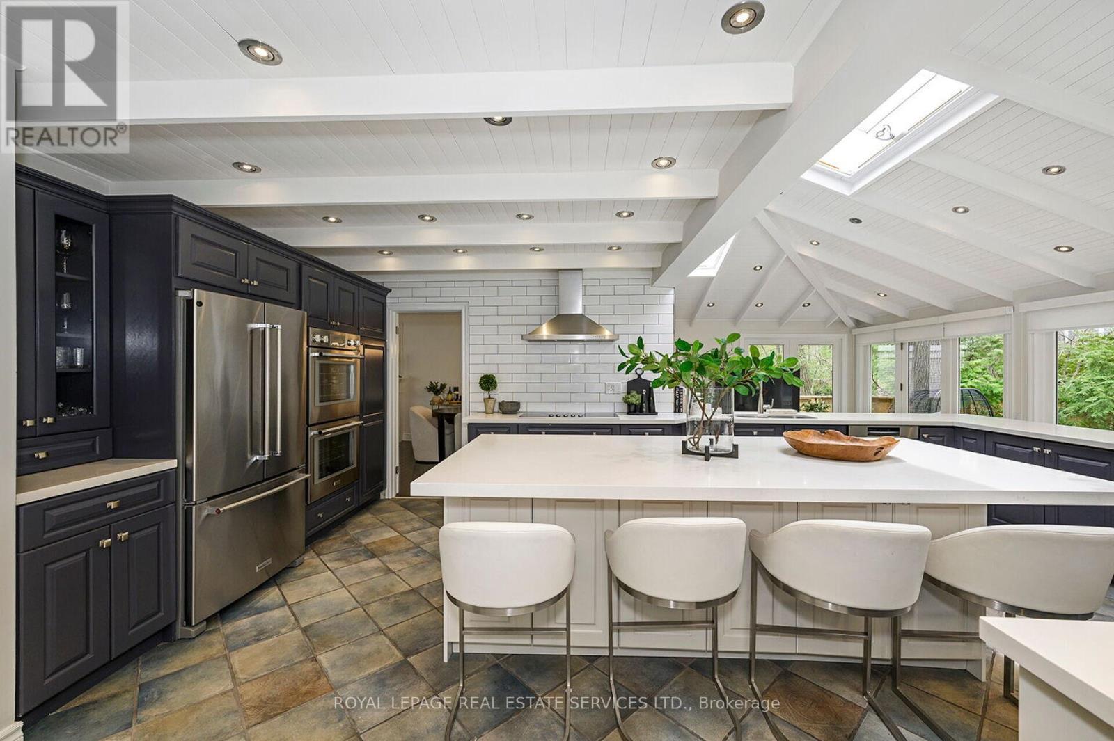 1454 Chasehurst Drive, Mississauga, ON - Indoor Photo Showing Dining Room