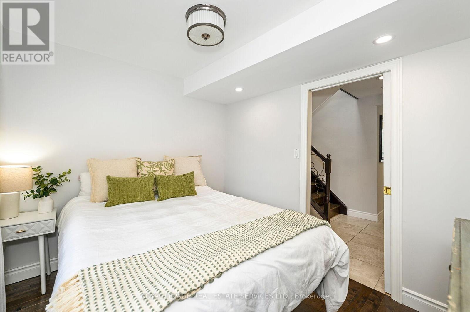 1454 Chasehurst Drive, Mississauga, ON - Indoor Photo Showing Bedroom