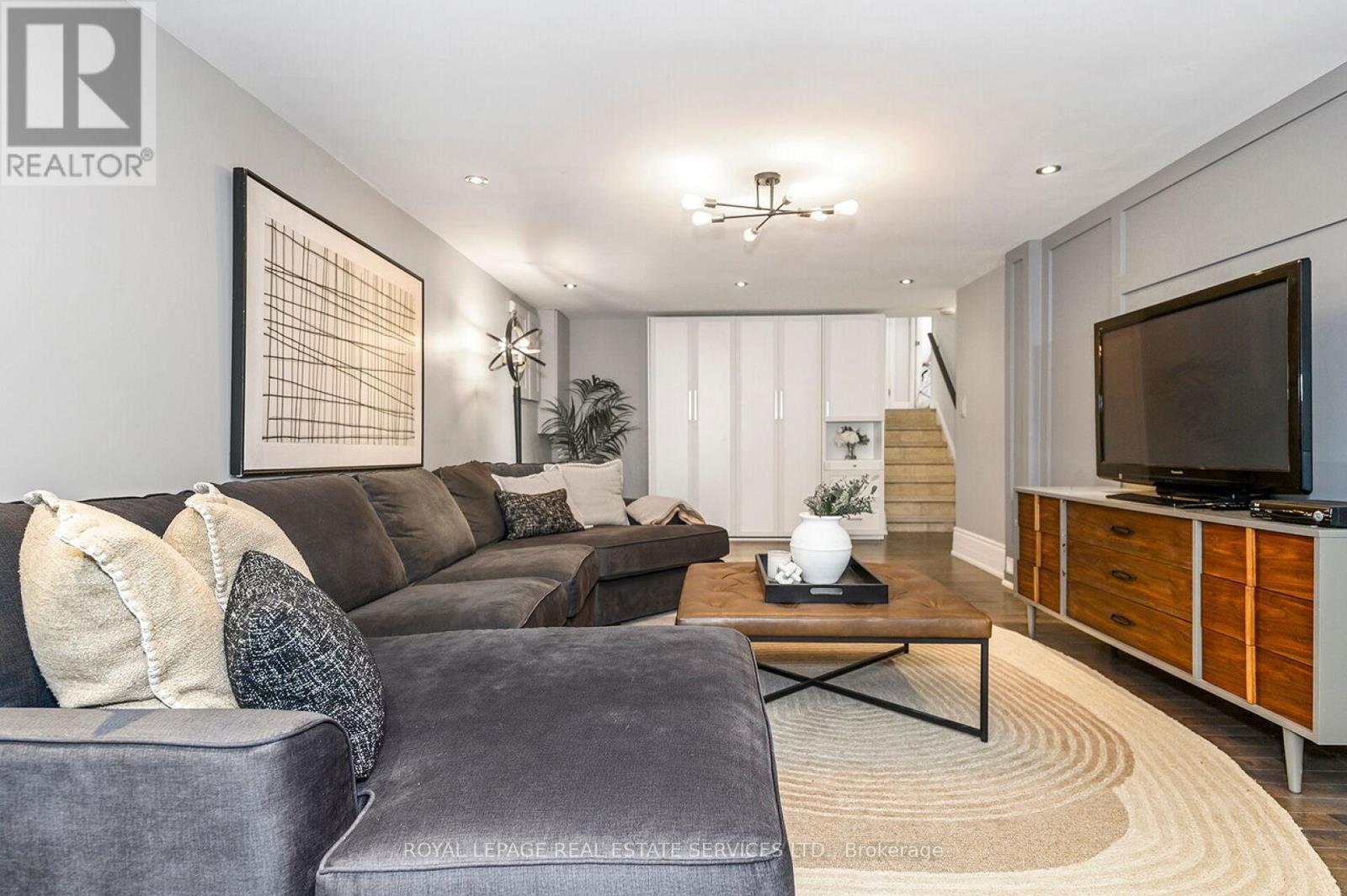 1454 Chasehurst Drive, Mississauga, ON - Indoor Photo Showing Living Room
