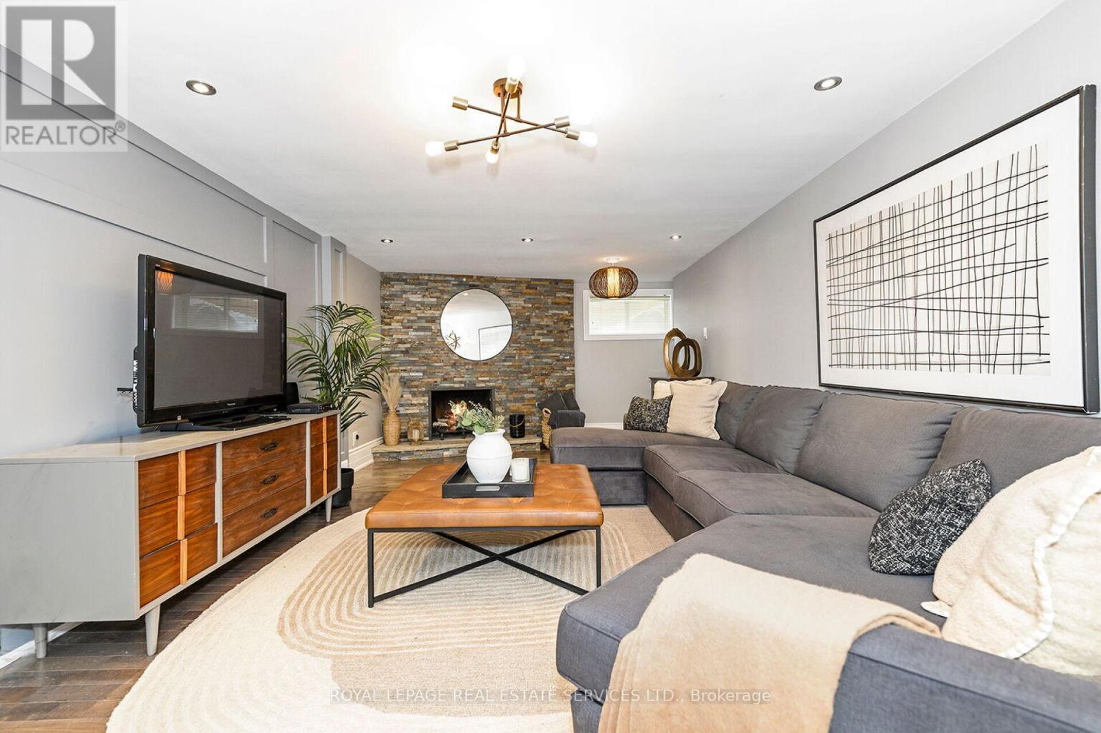 1454 Chasehurst Drive, Mississauga, ON - Indoor Photo Showing Living Room With Fireplace