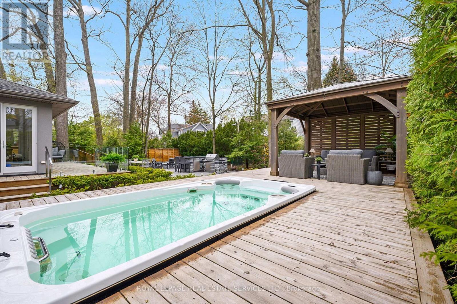 1454 Chasehurst Drive, Mississauga, ON - Outdoor With In Ground Pool With Deck Patio Veranda
