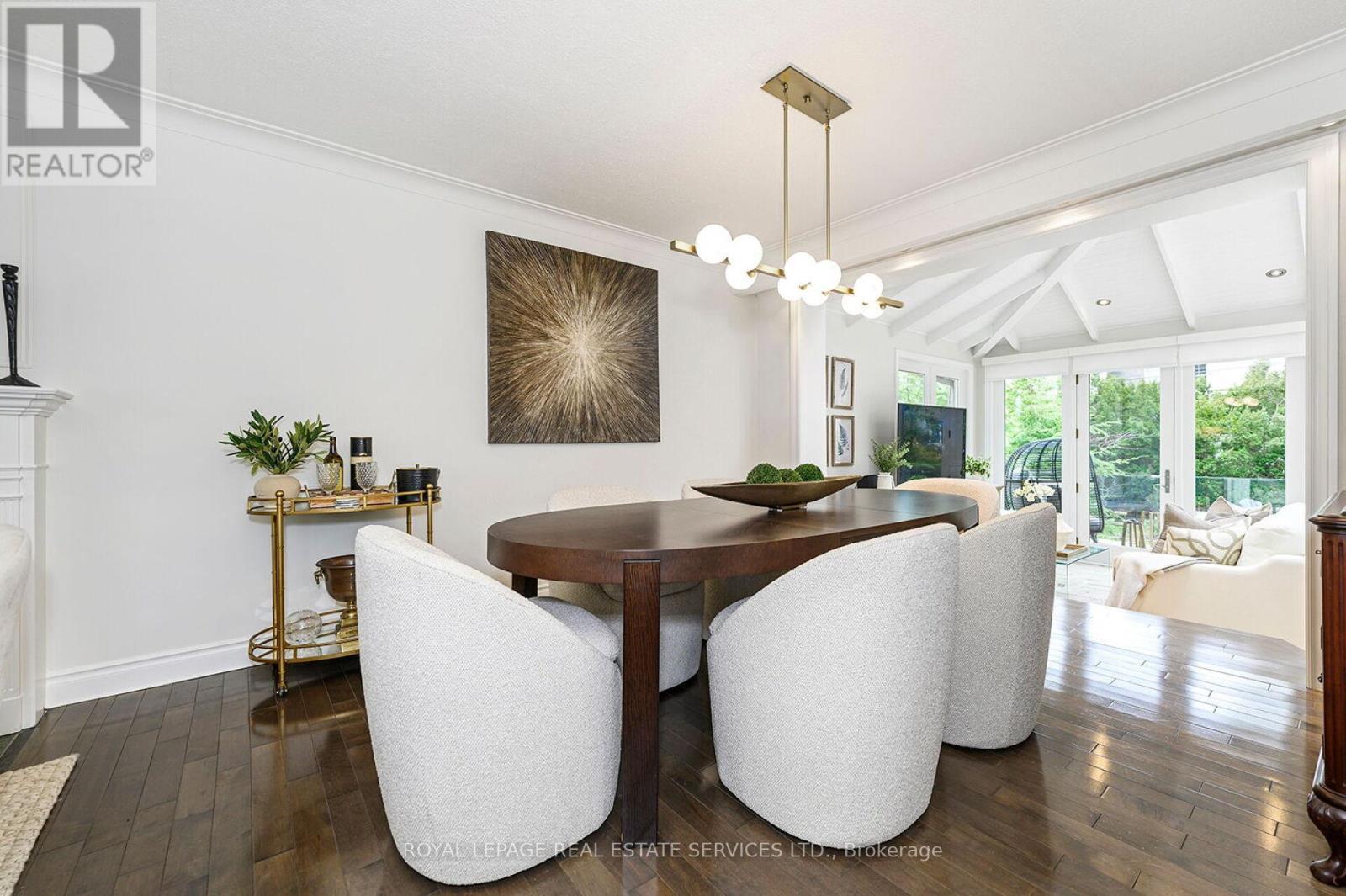 1454 Chasehurst Drive, Mississauga, ON - Indoor Photo Showing Living Room