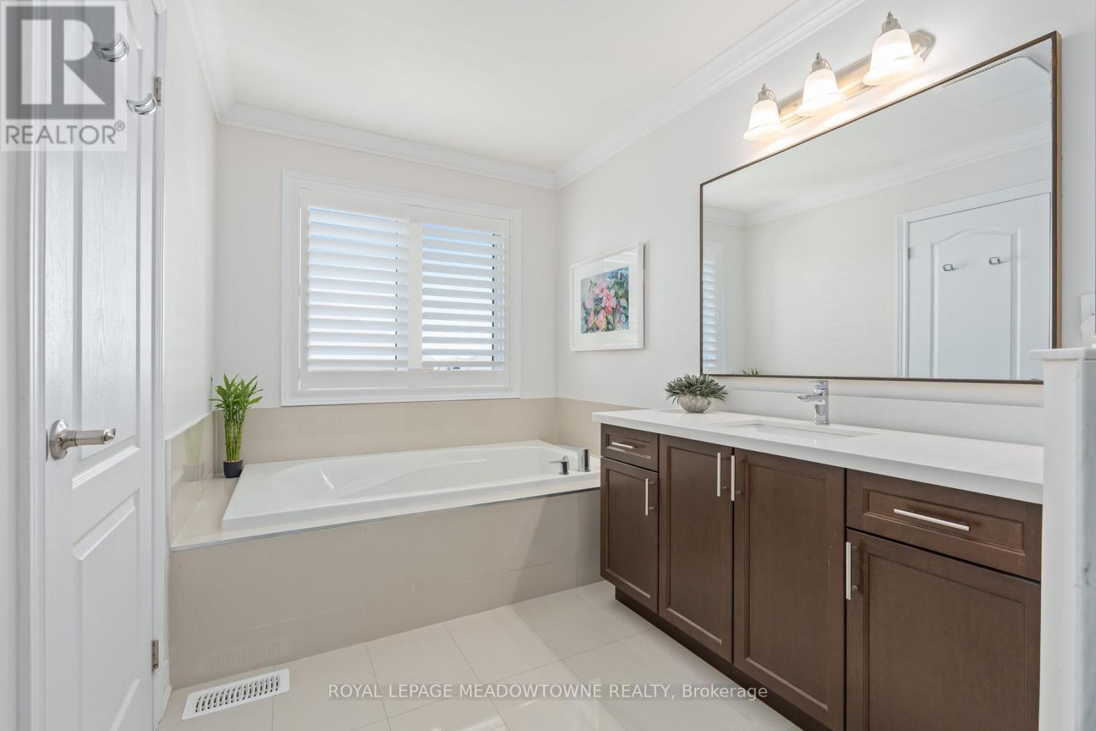 45 Rain Forest Lane, Halton Hills, ON - Indoor Photo Showing Bathroom