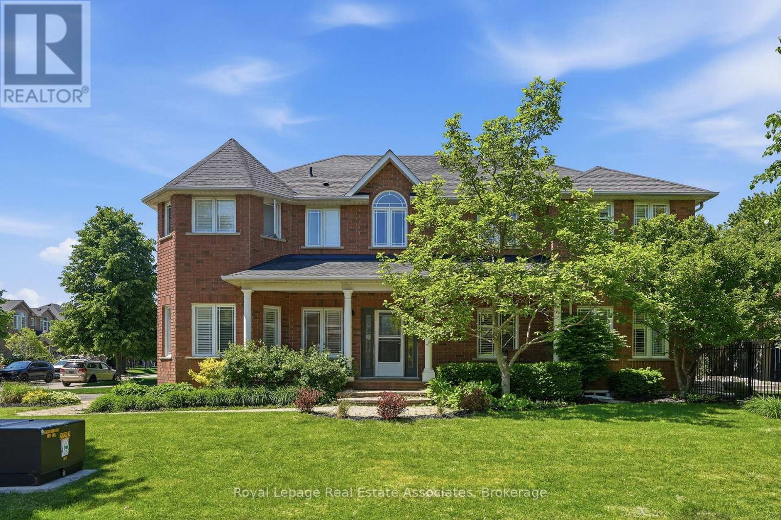 31 Commando Court, Hamilton, ON - Outdoor With Facade