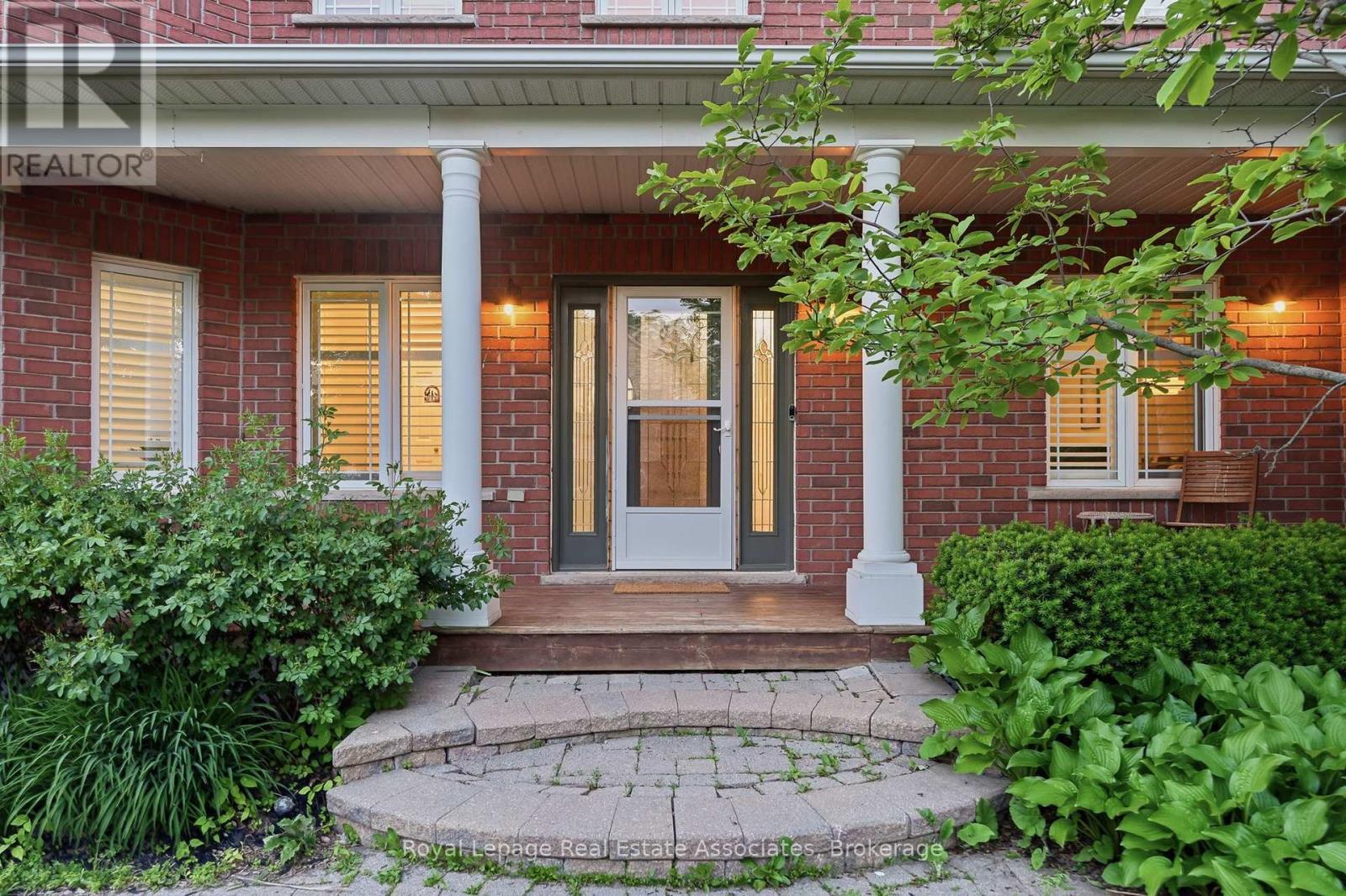 31 Commando Court, Hamilton, ON - Outdoor