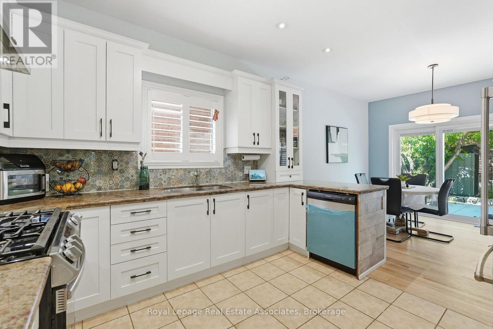 31 Commando Court, Hamilton, ON - Indoor Photo Showing Kitchen