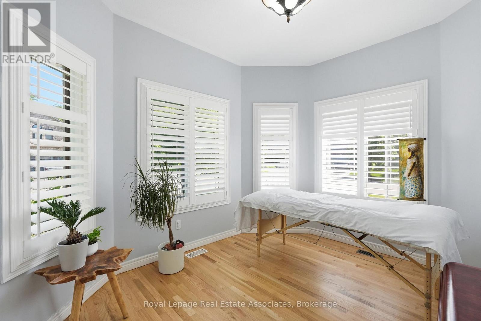 31 Commando Court, Hamilton, ON - Indoor Photo Showing Bedroom
