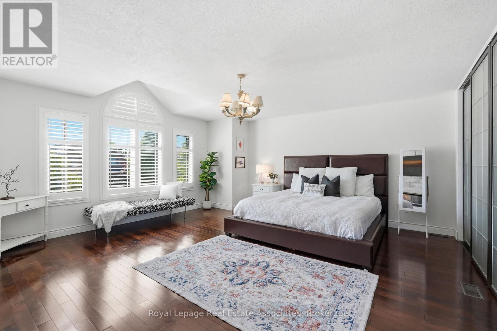 31 Commando Court, Hamilton, ON - Indoor Photo Showing Bedroom