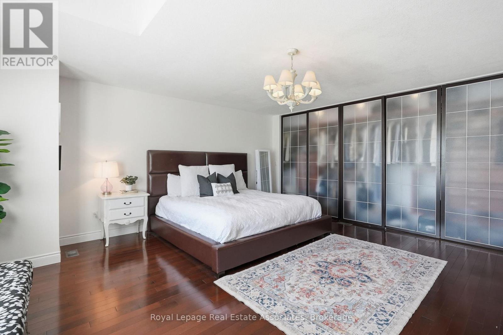 31 Commando Court, Hamilton, ON - Indoor Photo Showing Bedroom