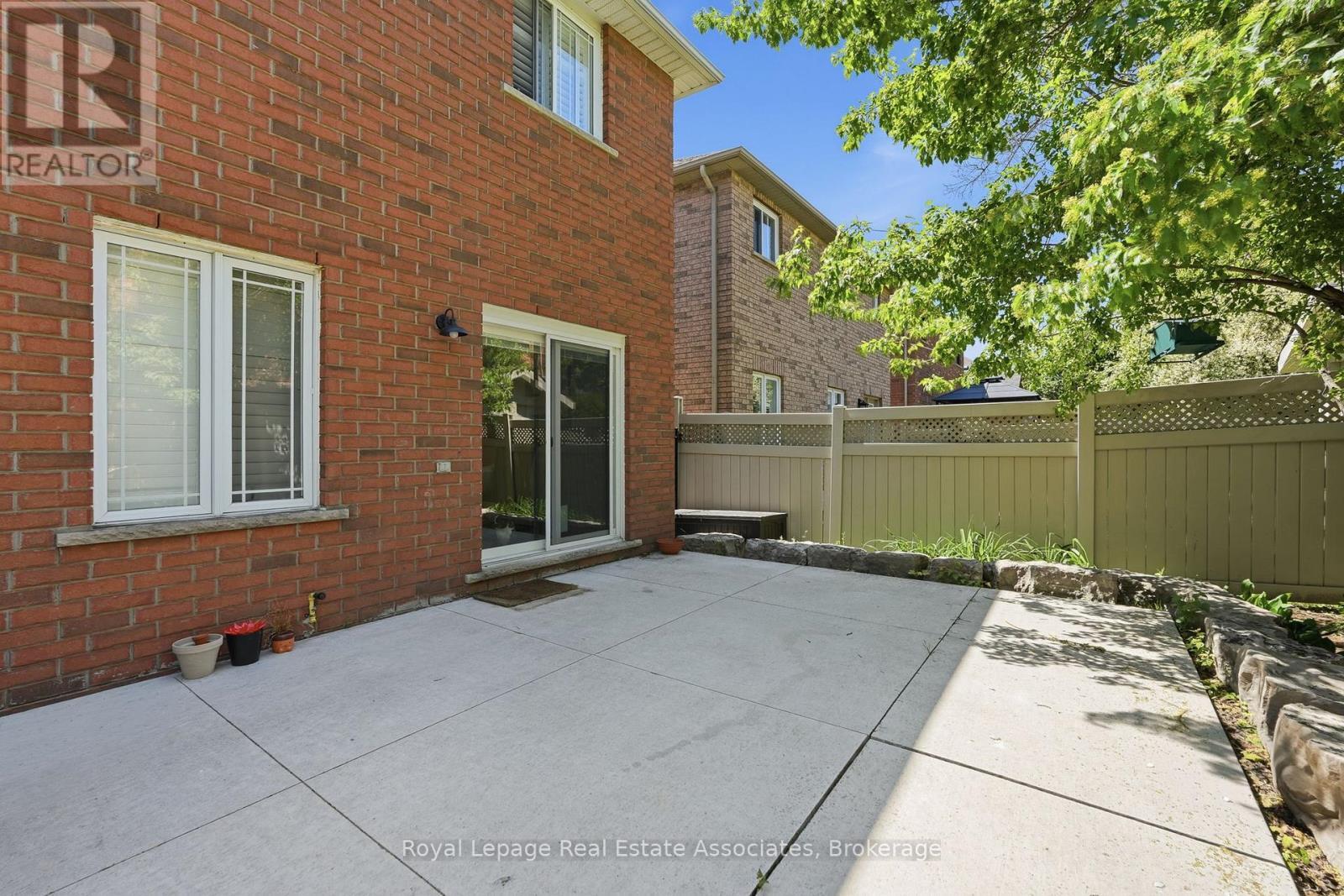 31 Commando Court, Hamilton, ON - Outdoor With Exterior