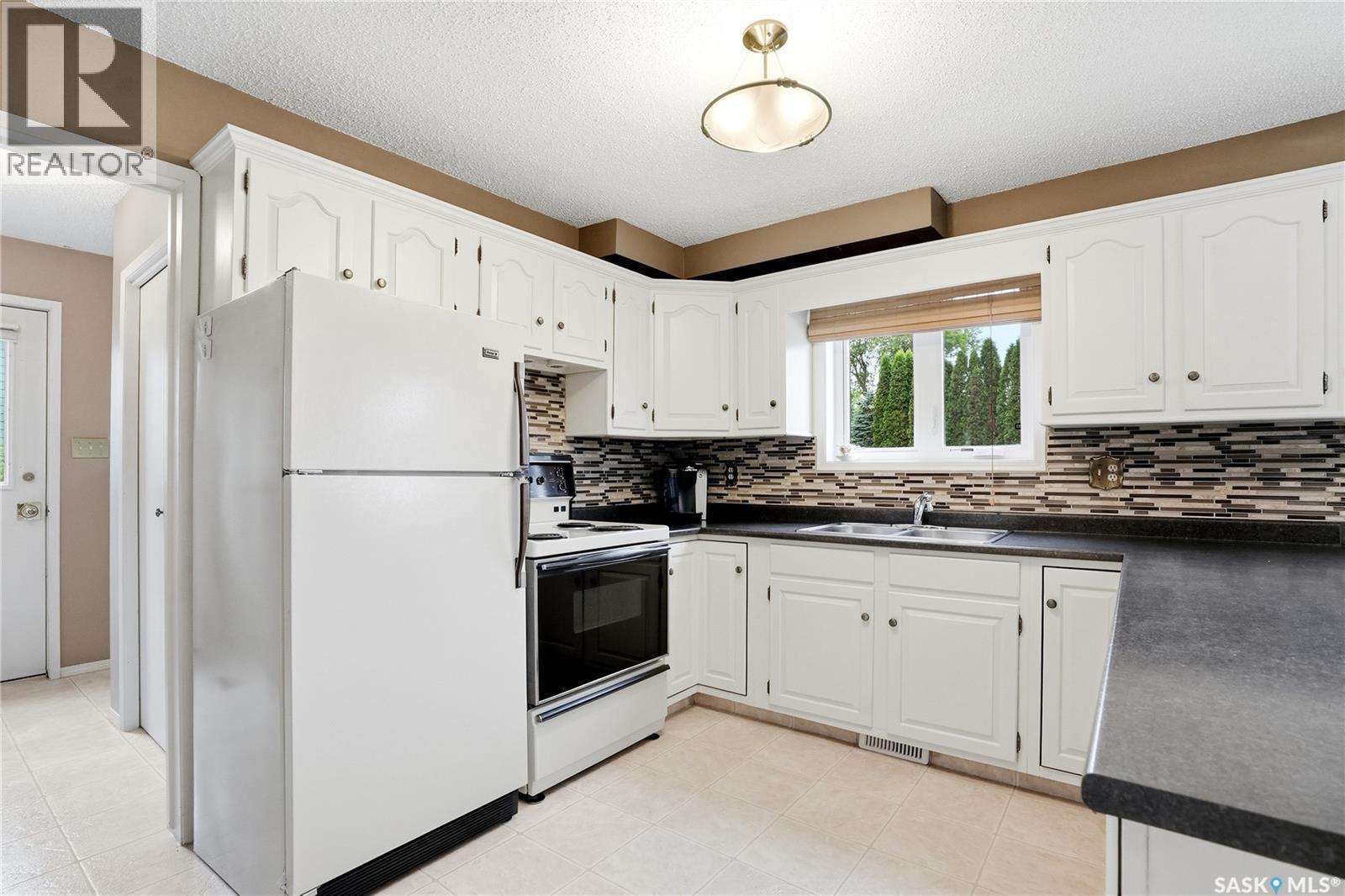 723 Candle Court, Saskatoon, SK