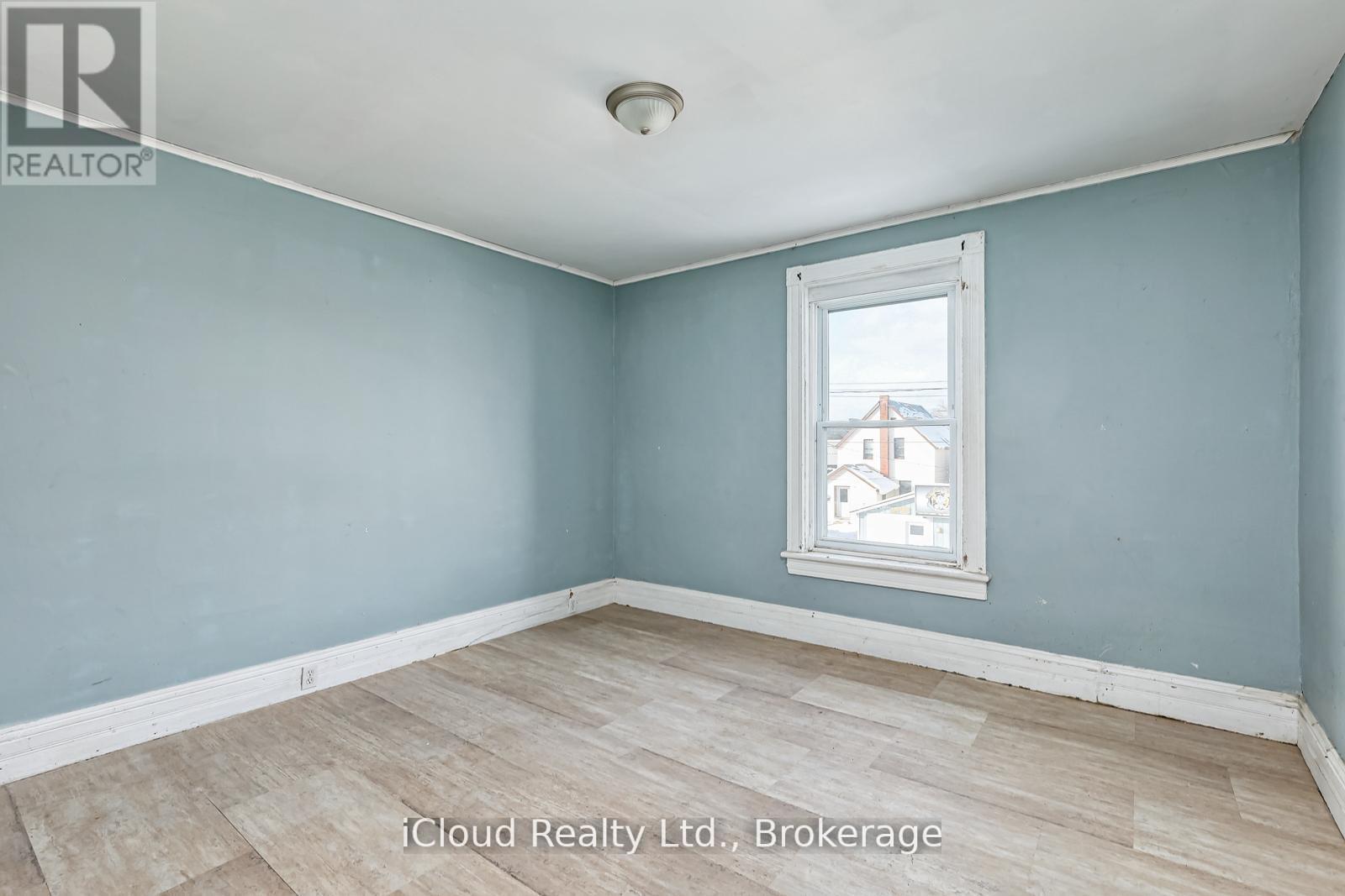 1083 3Rd A Avenue E, Owen Sound, ON