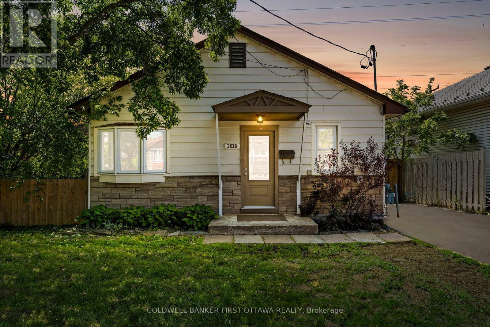 Welcome home to 1246 Kitchener Ave! - 1246 Kitchener Avenue, Ottawa, ON