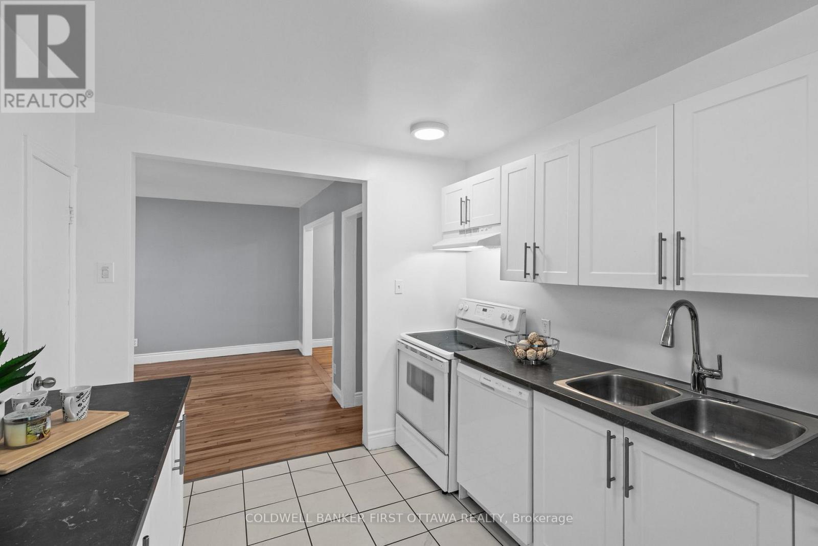 Deep dbl sink & all white appliances to match! - 1246 Kitchener Avenue, Ottawa, ON