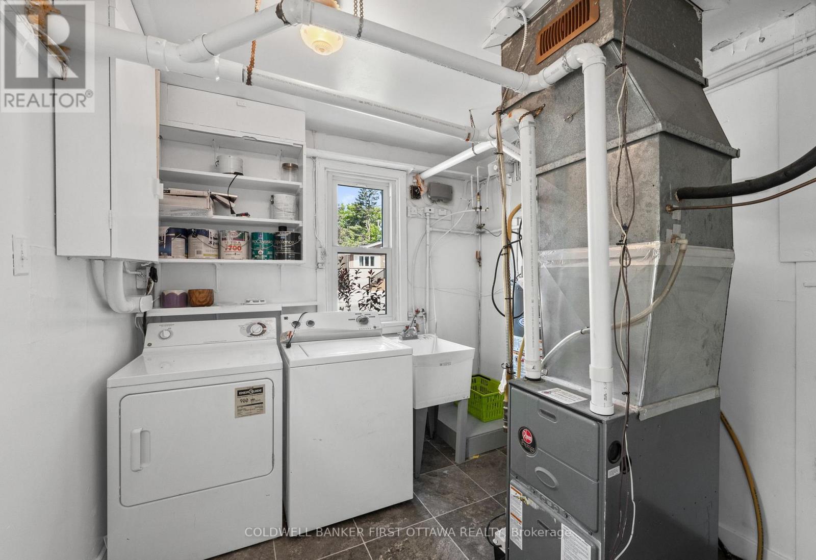 Laundry/Utility room off kitchen w exterior access - 1246 Kitchener Avenue, Ottawa, ON