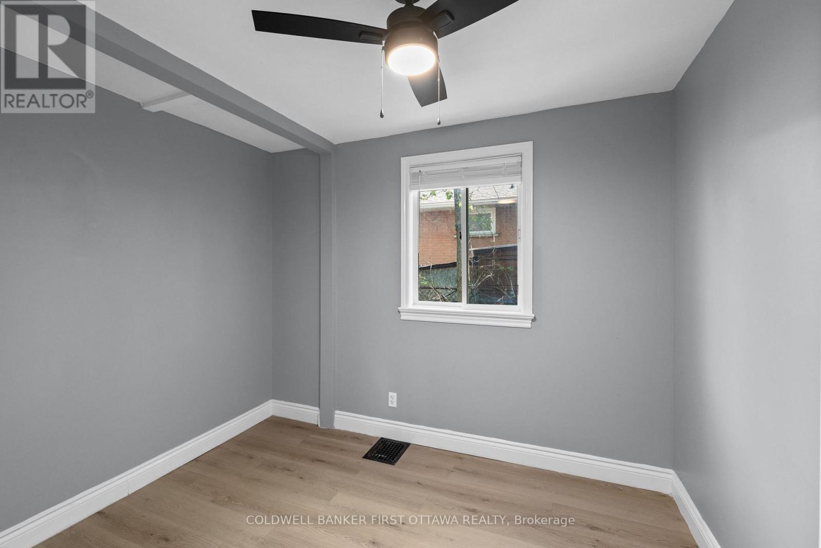 Bedroom- perfect for WFH office space. - 1246 Kitchener Avenue, Ottawa, ON