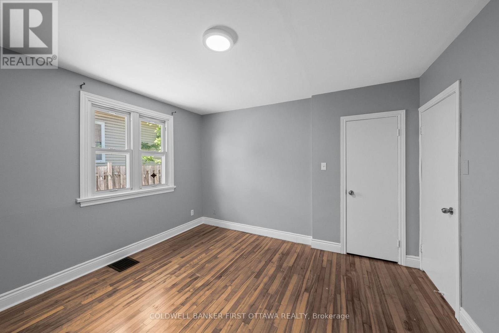 Closet space & bright dbl window w blinds. - 1246 Kitchener Avenue, Ottawa, ON
