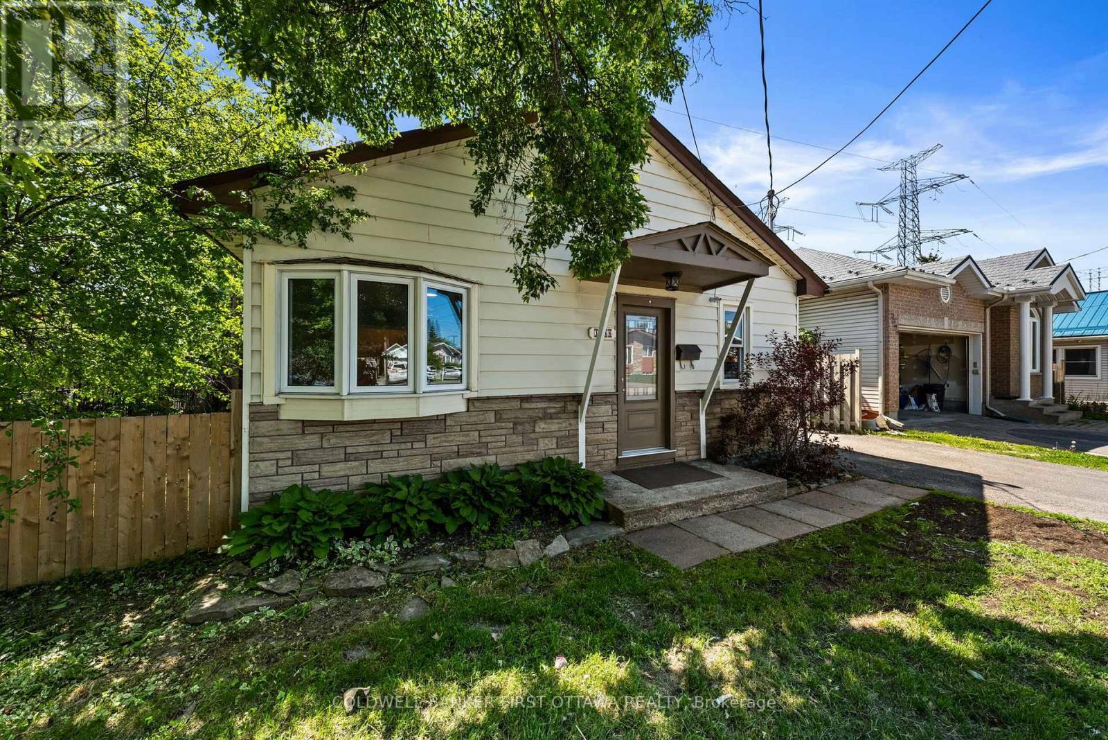 No rear neighbours & fully fenced yard! - 1246 Kitchener Avenue, Ottawa, ON