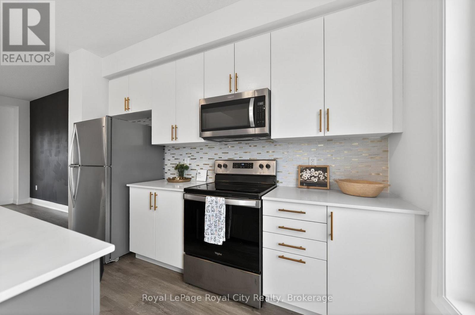 150 Huron Street, Guelph (St. Patrick'S Ward), ON - Indoor Photo Showing Kitchen With Stainless Steel Kitchen