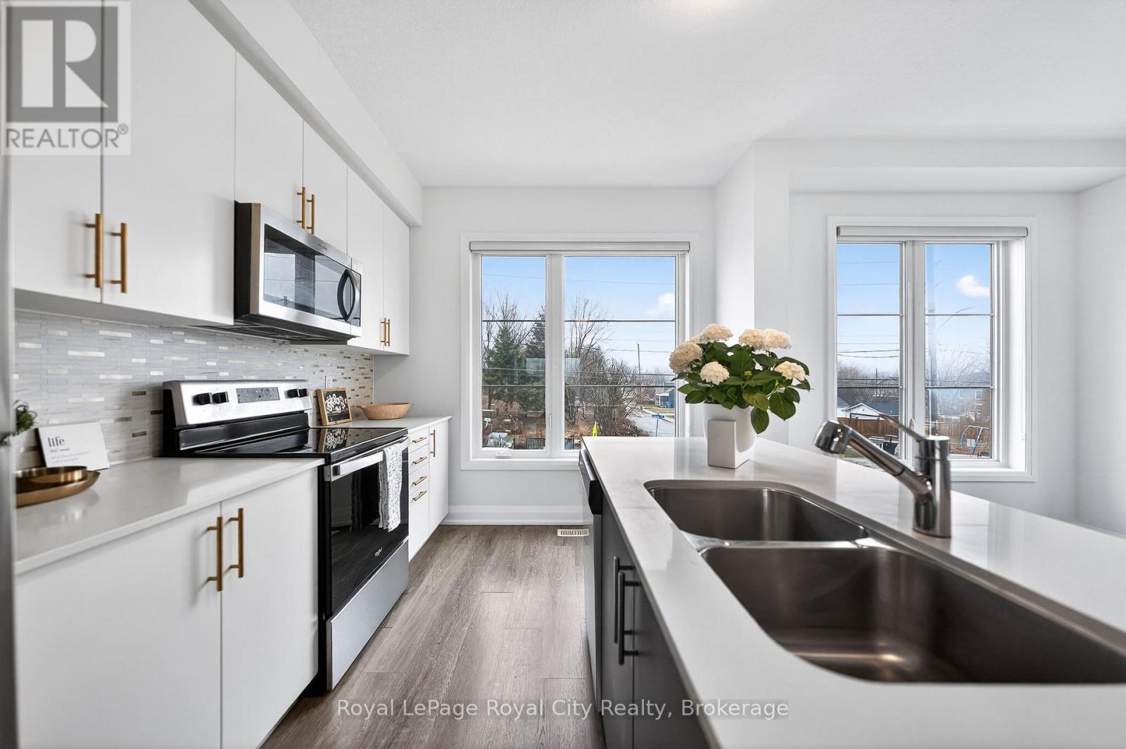 150 Huron Street, Guelph (St. Patrick'S Ward), ON - Indoor Photo Showing Kitchen With Stainless Steel Kitchen With Upgraded Kitchen