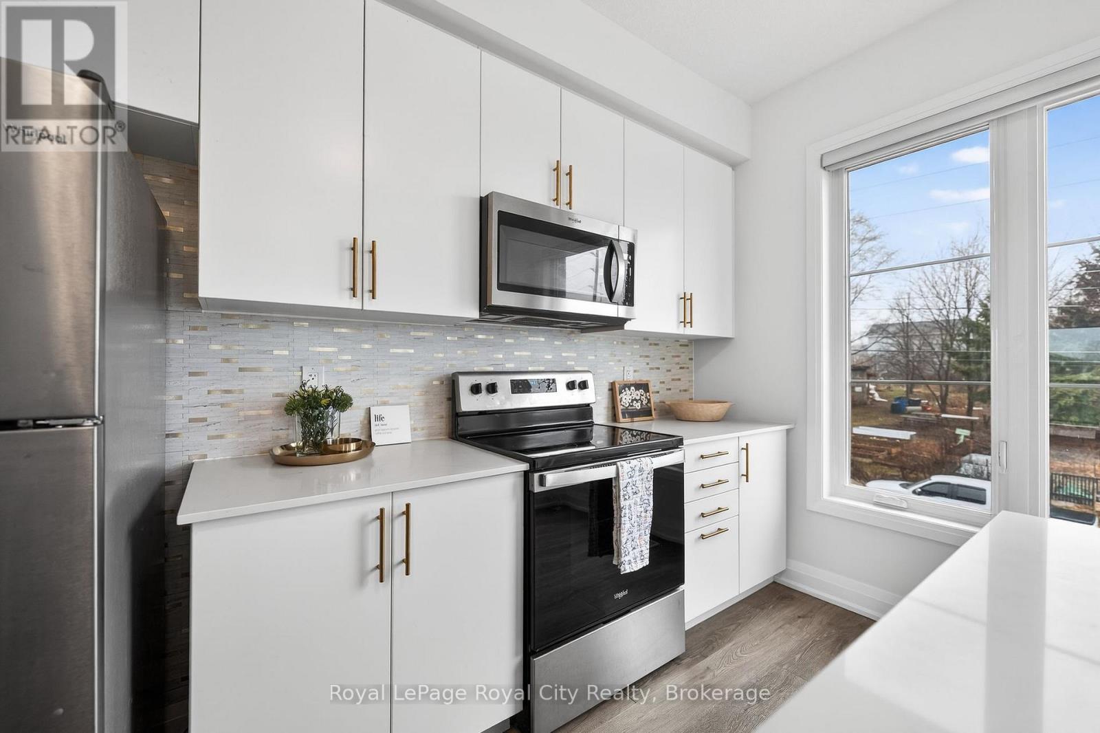 150 Huron Street, Guelph (St. Patrick'S Ward), ON - Indoor Photo Showing Kitchen With Upgraded Kitchen