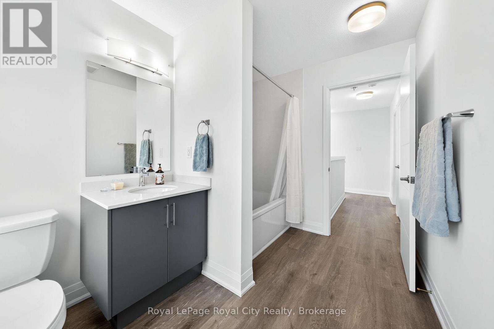 Upstairs 4 pc Bathroom - 150 Huron Street, Guelph (St. Patrick'S Ward), ON - Indoor Photo Showing Bathroom