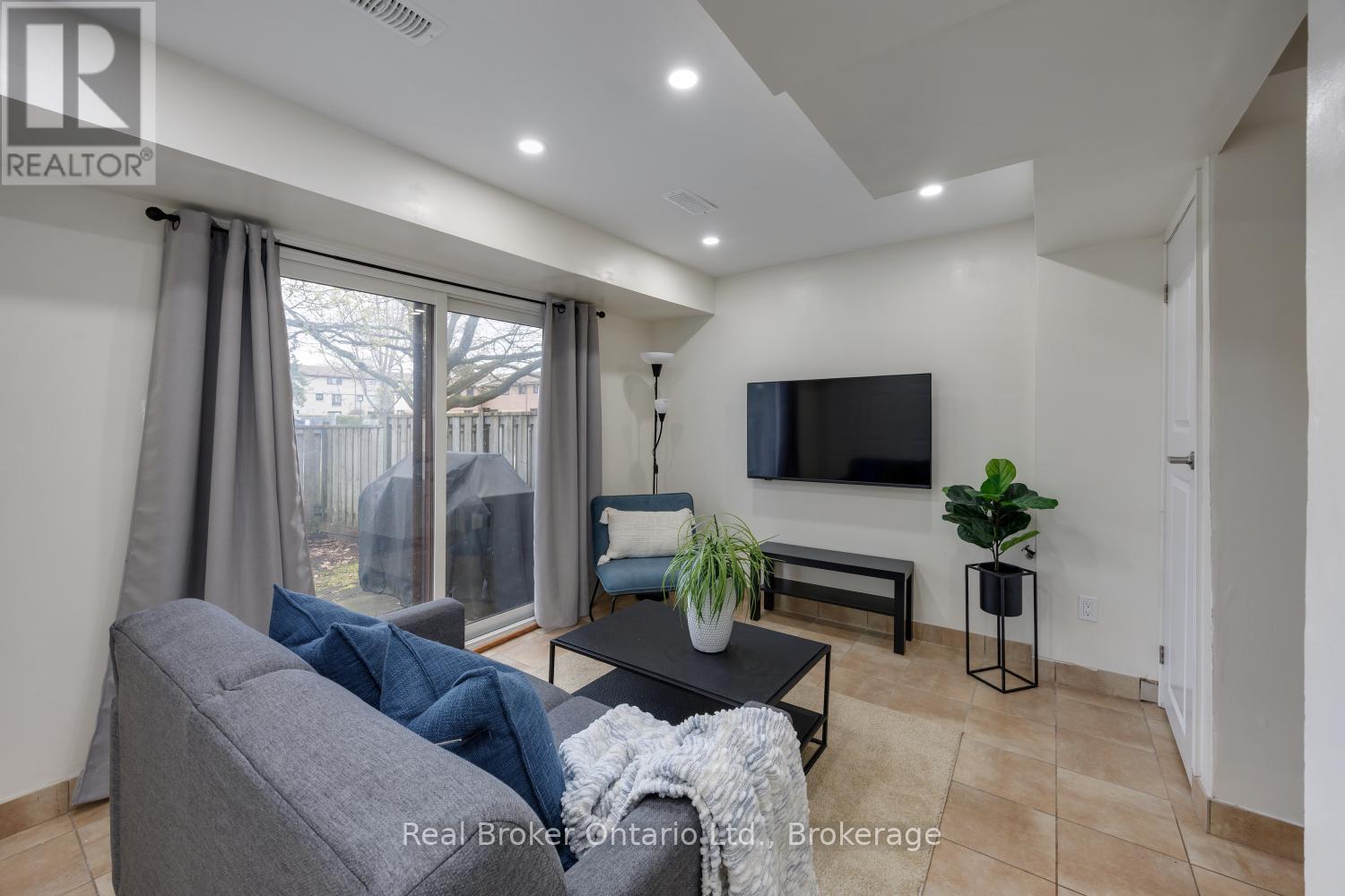 30 - 220 Ormond Drive, Oshawa (Samac), ON