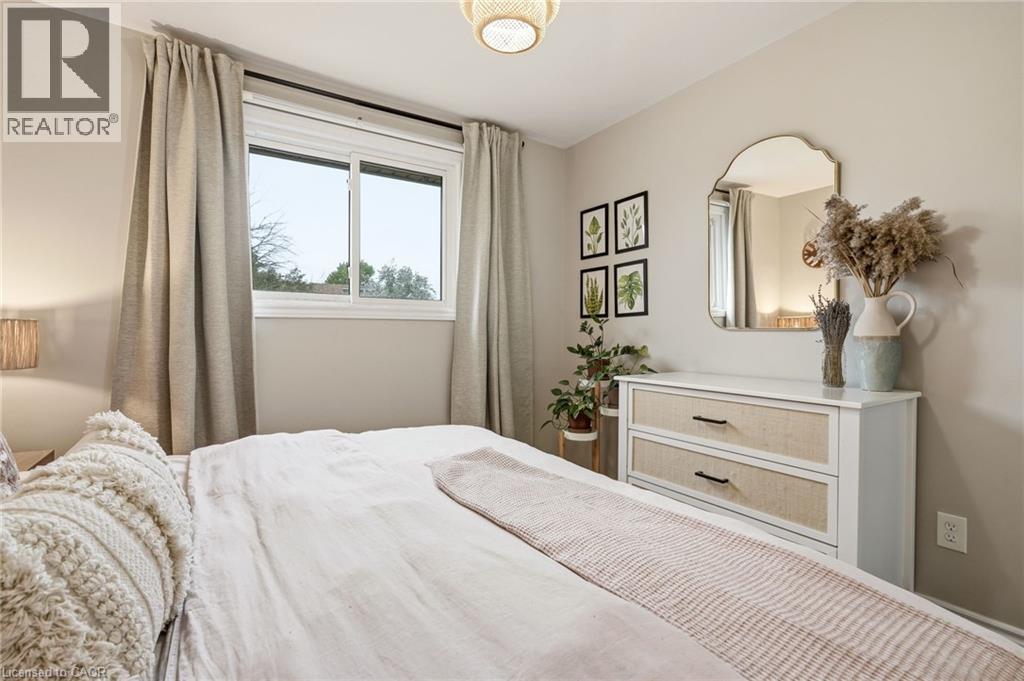 1191 Limeridge Road E, Hamilton, ON - Indoor Photo Showing Bedroom