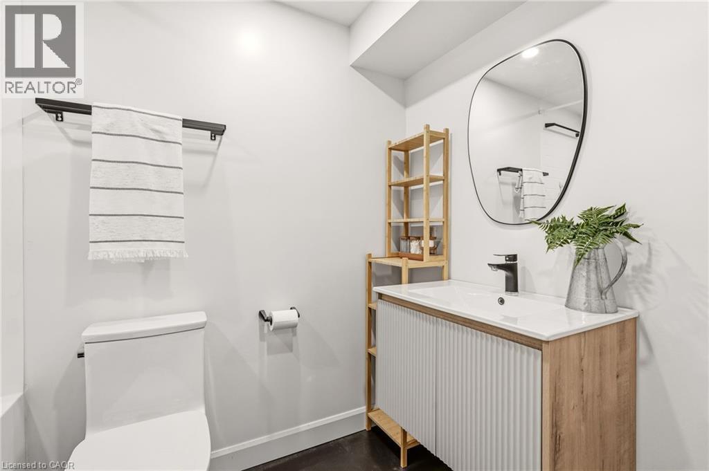 1191 Limeridge Road E, Hamilton, ON - Indoor Photo Showing Bathroom