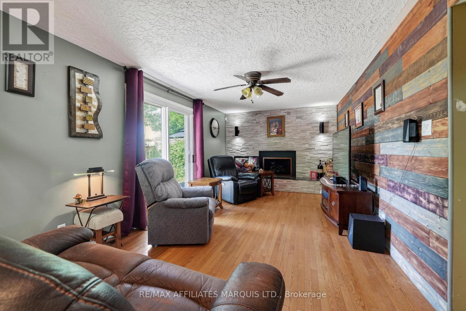 1329 Patricia Place, Cornwall, ON - Indoor Photo Showing Living Room With Fireplace
