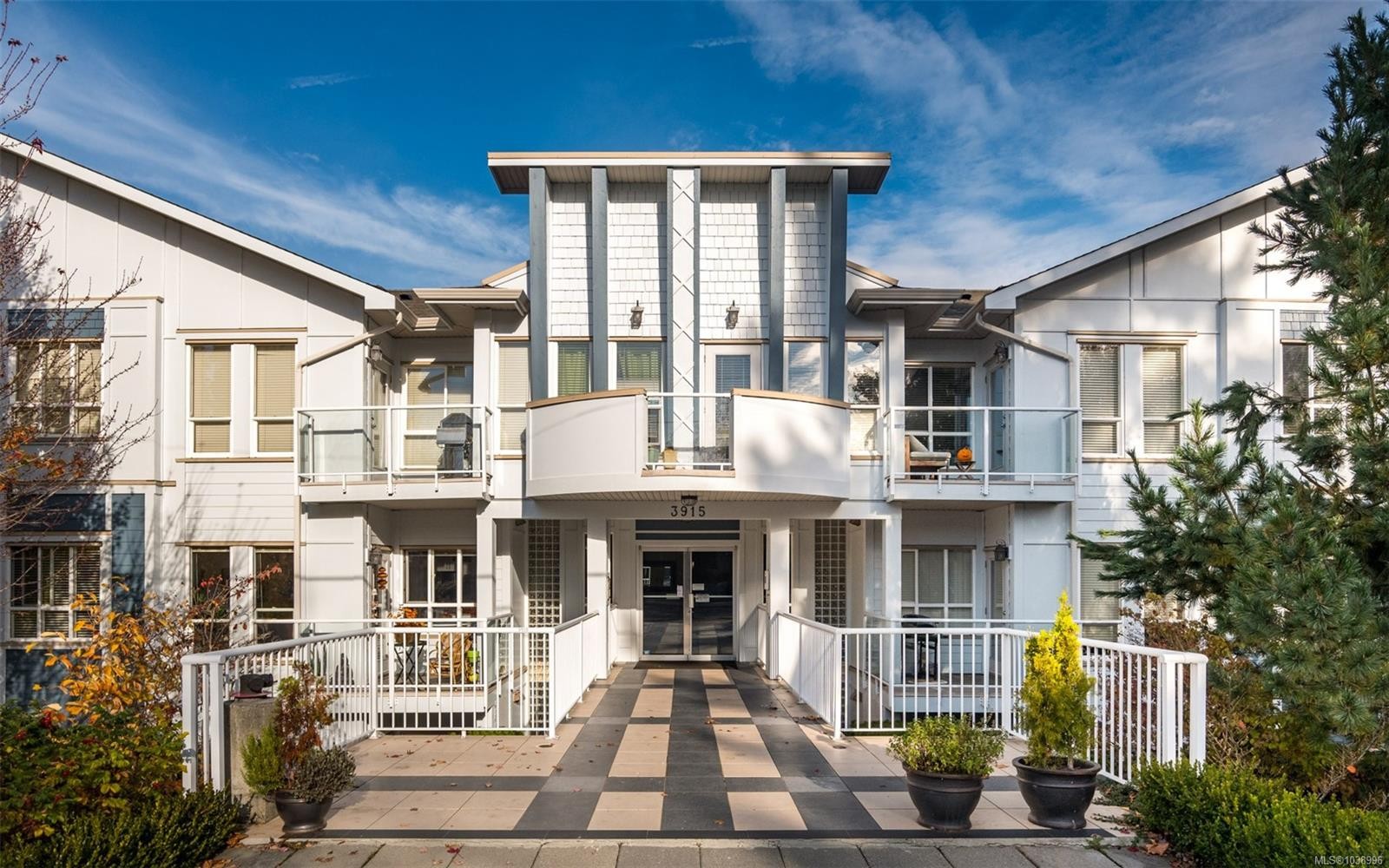 #201-3915 Carey Rd, Saanich, BC