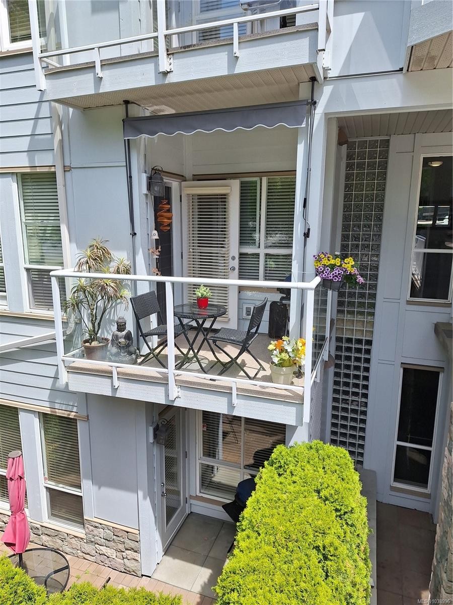 #201-3915 Carey Rd, Saanich, BC