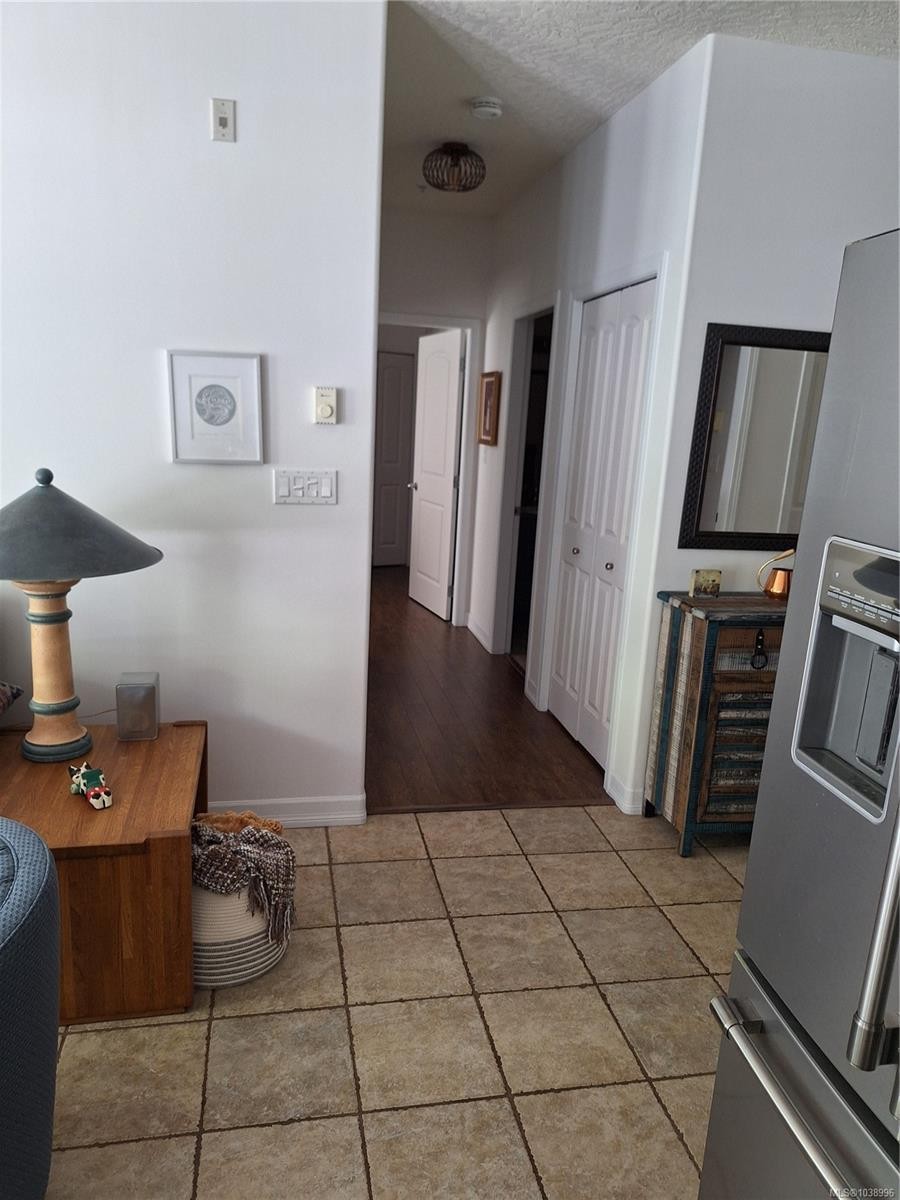 #201-3915 Carey Rd, Saanich, BC