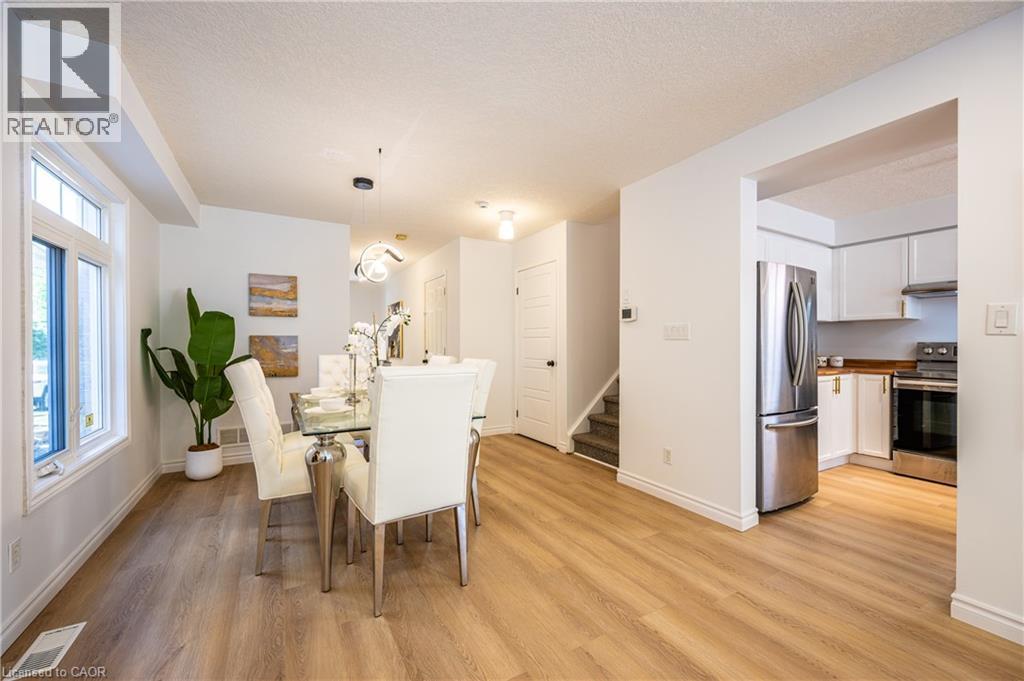 610 South Haven Drive, Waterloo, ON - Indoor Photo Showing Dining Room