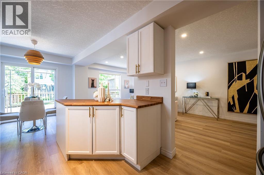 610 South Haven Drive, Waterloo, ON - Indoor Photo Showing Kitchen