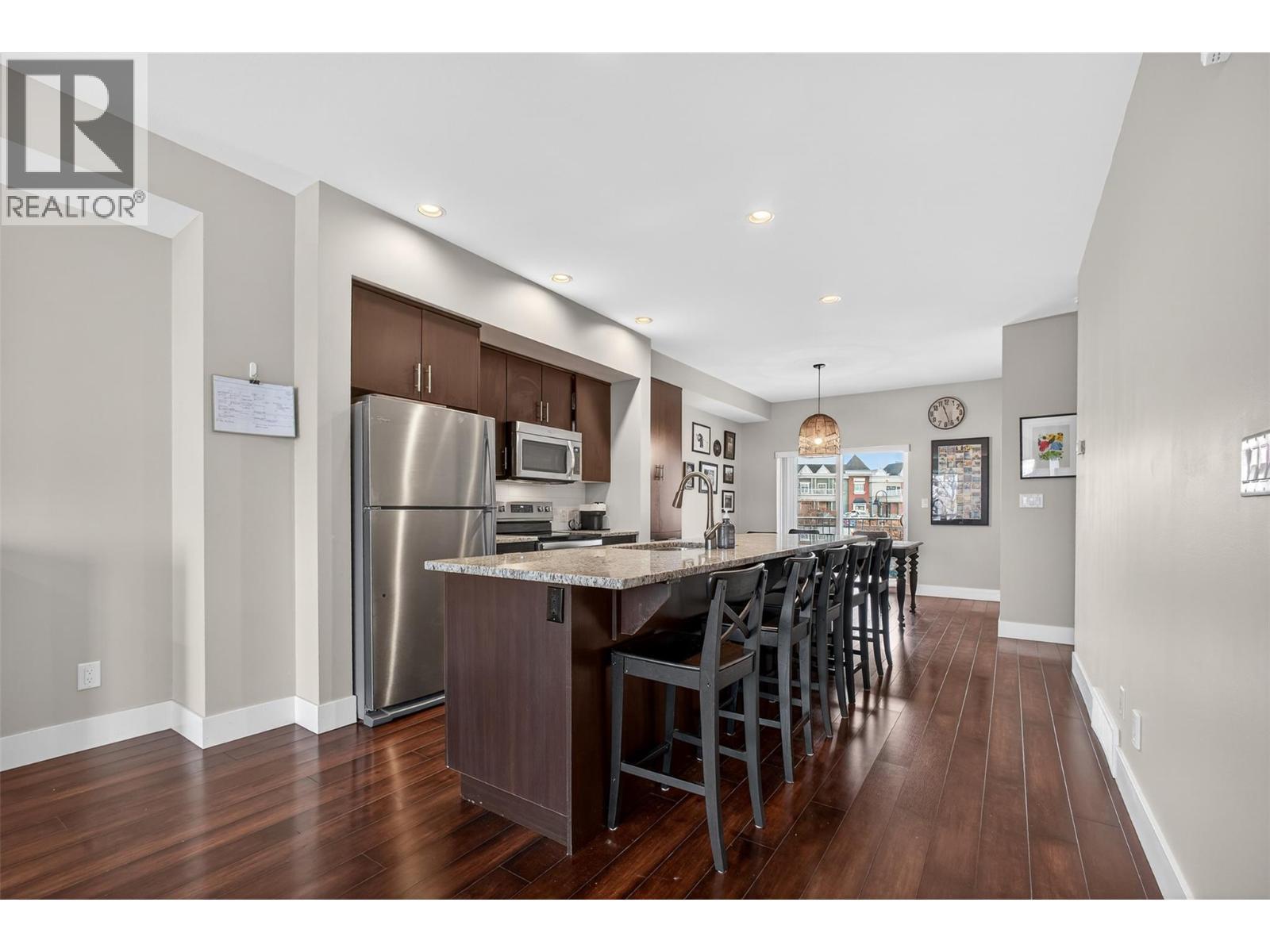 433 Mccarren Avenue Unit# 9, Kelowna, BC - Indoor Photo Showing Kitchen