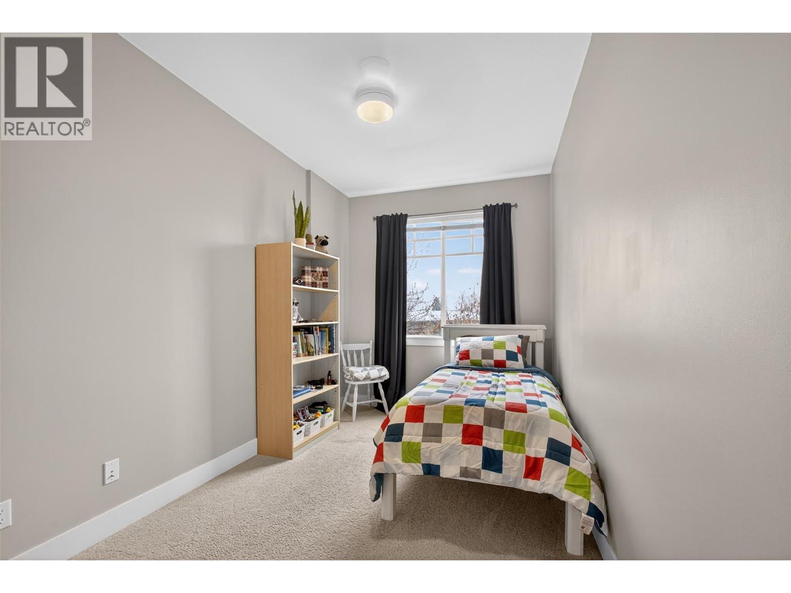 433 Mccarren Avenue Unit# 9, Kelowna, BC - Indoor Photo Showing Bedroom