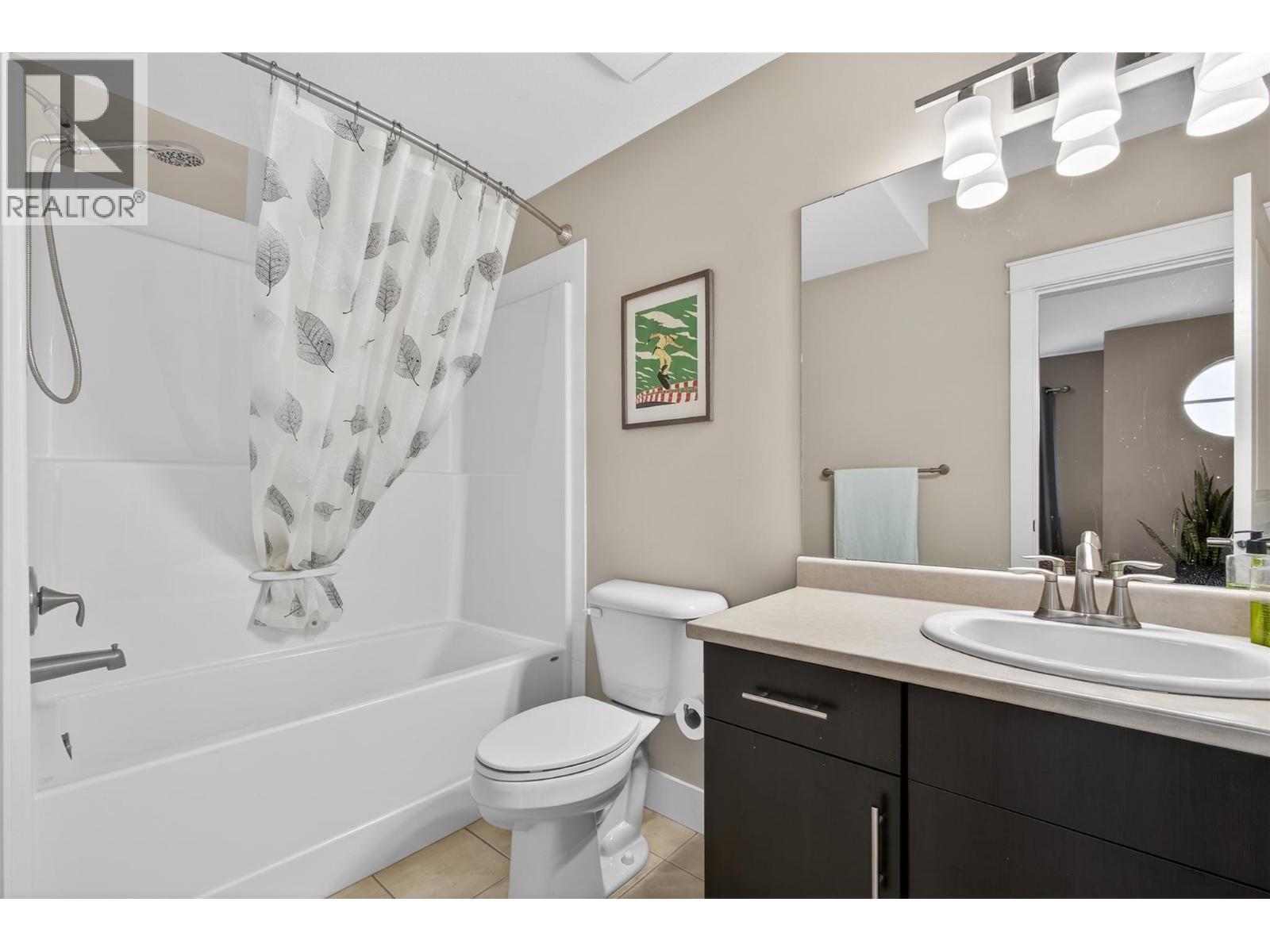 433 Mccarren Avenue Unit# 9, Kelowna, BC - Indoor Photo Showing Bathroom