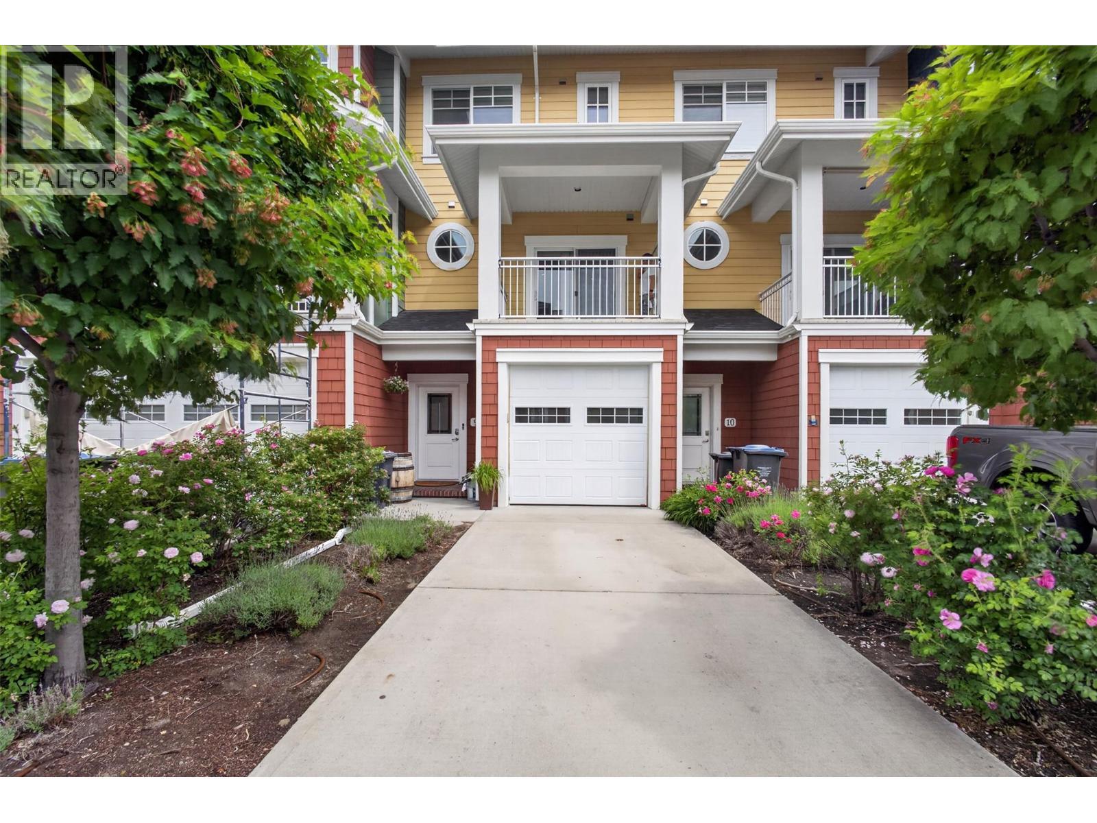 433 Mccarren Avenue Unit# 9, Kelowna, BC - Outdoor With Facade