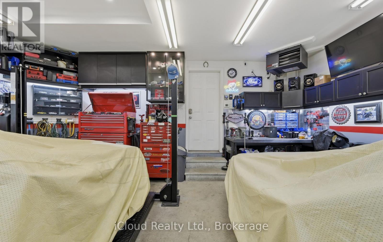 7 Gagnon Gate, Whitby, ON - Indoor Photo Showing Garage