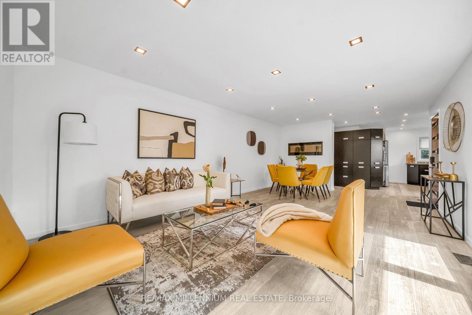 31 Old Lake Ridge Road, Whitby, ON