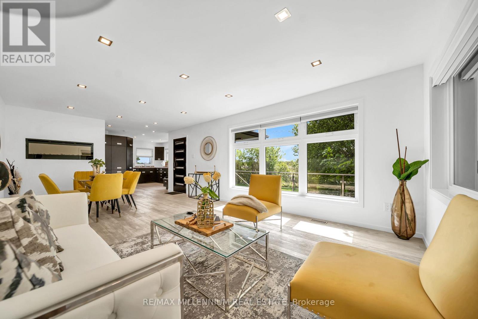 31 Old Lake Ridge Road, Whitby, ON
