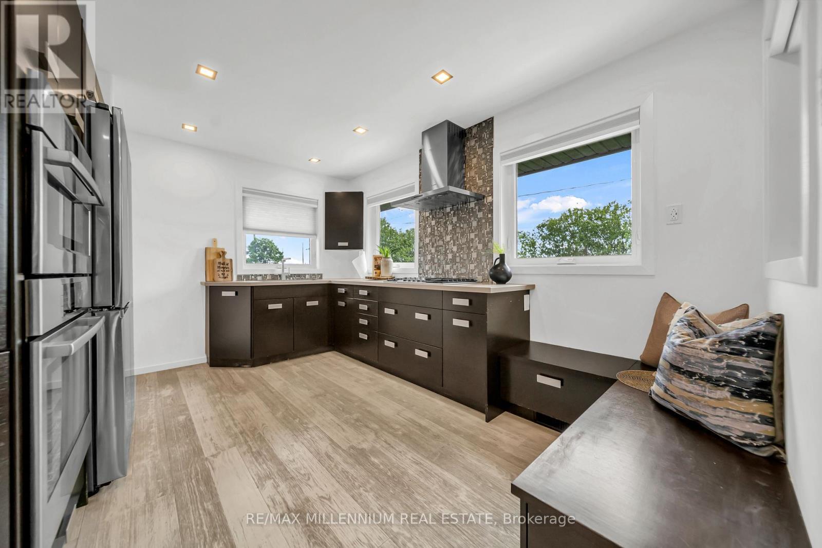 31 Old Lake Ridge Road, Whitby, ON