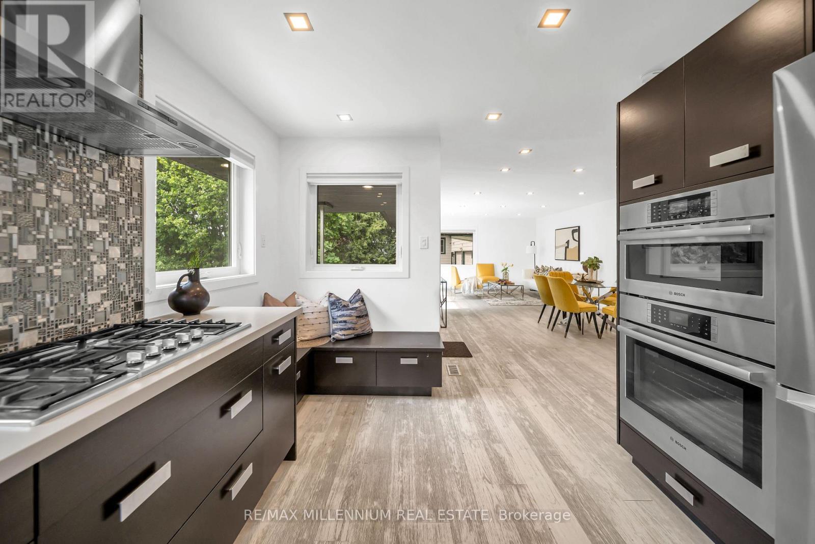 31 Old Lake Ridge Road, Whitby, ON